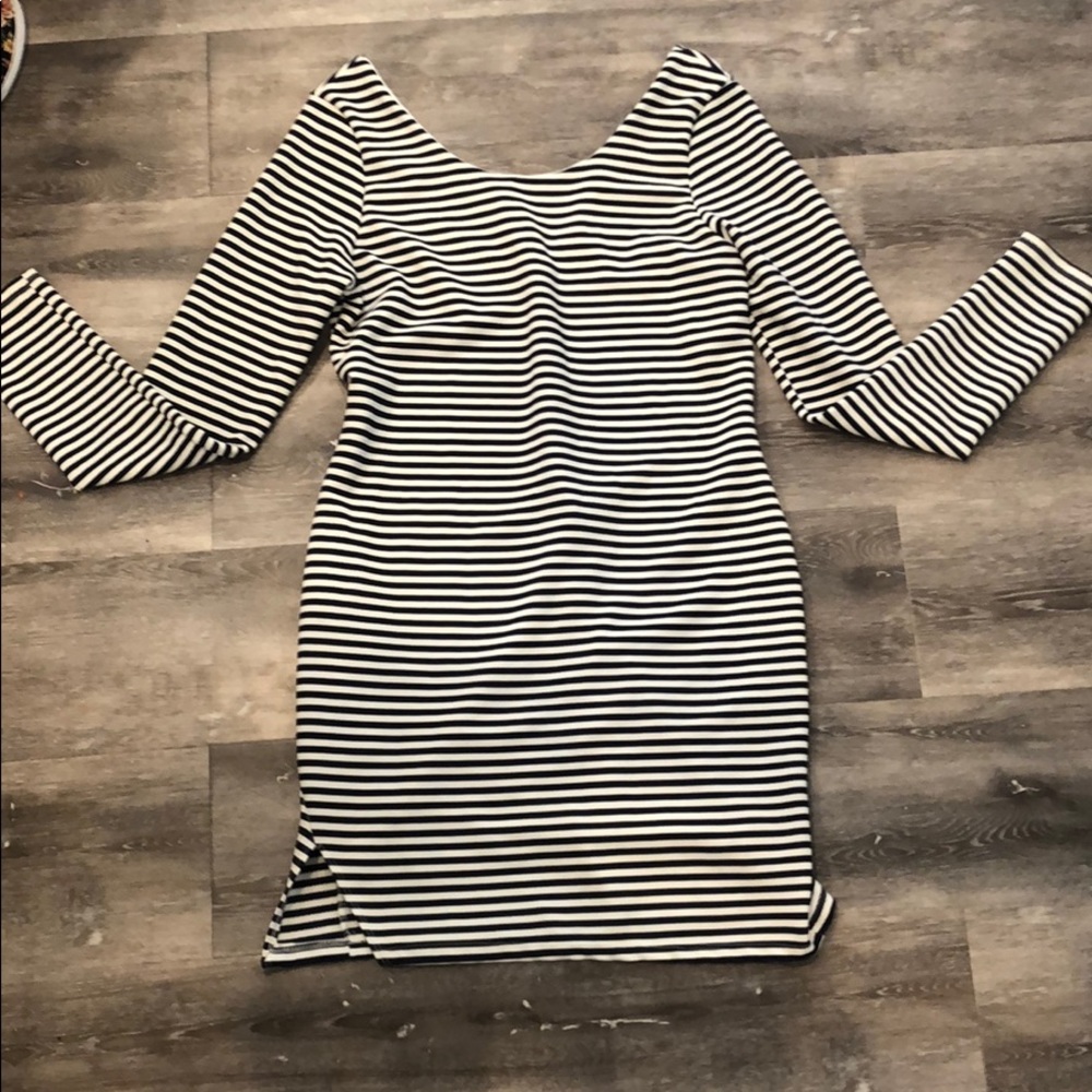 🌺White and navy pin stripe stretch dress